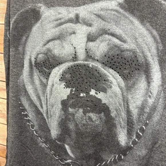 Gray Sleeveless Top with Bulldog Design - Picture 3 of 5